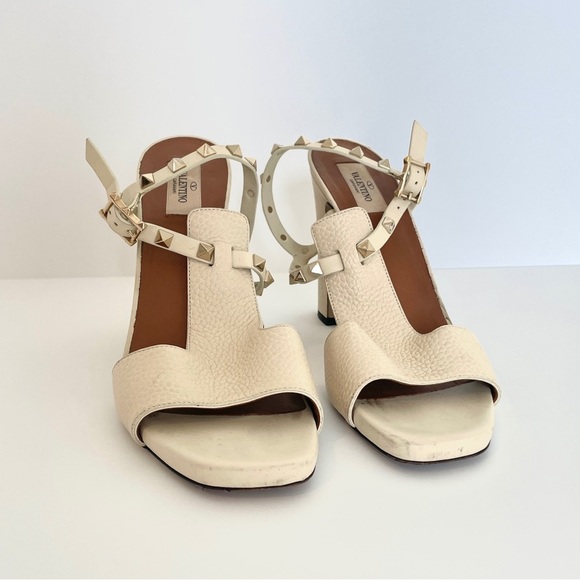 Valentino‎ Garavani Rockstud T Strap Chunky Heel Sandals Heels in Cream Size 10 - Picture 3 of 7
